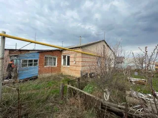Жилое помещение площадью 37,5 кв.м., кадастровый номер 56:21:2901001:1160; земельный участок, вид разрешенного использования: для ведения личного подсобного хозяйства площадью 1 071+/- 23 кв.м., кадастровый номер 56:21:2901003:380. Местонахождение: Оренбургская область, Оренбургский район, п…