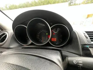 Mazda 3 2005 года выпуска, VIN: JMZBK12Z561360281. Обременен залогом в пользу ПАО "Совкомбанк".