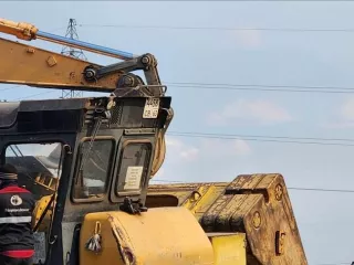 Экскаватор гусеничный Hyundai R300LC-9SH, заводской номер HHKHZ808LE0000183, 2014 год выпуска, госномер 58 УЕ 9248 (63 СВ 9366). Экскаватор гусеничный Hyundai R300LC-9S, заводской номер HHKHZ810LE0001178, 2014 год выпуска, госномер 58 УЕ 9241 (63 СВ 9362). Трактор ДТ-75 ДЕРС2 с буровой установкой…