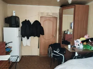 Жилое помещение площадью 13.6 кв.м по адресу: 410010, Саратовская область, г Саратов, ул. им Тулайкова Н.М., д 2Б, кв. 1, к 2, кадастровый номер 64:48:040453:1472. Имущество находится в залоге у ПАО Sovcombank.