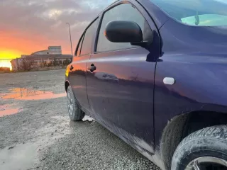 Автомобиль Nissan March, год выпуска 2002, VIN AK12031344, цвет кузова сиреневый.