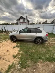 Volkswagen Tiguan 2020 года выпуска, 149.6 л.с., пробег 100000 км, автоматическая коробка передач. VIN: XW8ZZZ5NZLG044936. Автомобиль находится в залоге. Пробег уточнять при осмотре.