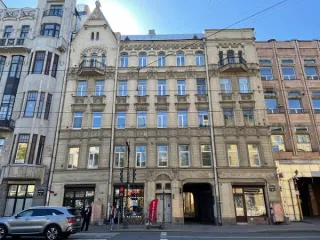 Нежилое помещение расположено по адресу: Санкт-Петербург, улица Куйбышева, д. 19, литера А, пом. 3-Н, площадь 12.8 кв.м, назначение: нежилое, этаж №1, кадастровый номер 78:07:0003008:2428. Право собственности подтверждается записью в Едином государственном реестре недвижимости от 16.02.2023 №…