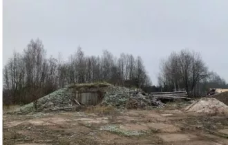 Лот №2:
Здание гаража на 5 автомашин (кад. номер 47:26:0000000:27013, площадь 235,5 кв. м.),
Земельный участок №2 (кад. номер 47:26:0920001:4, площадь 27000 кв. м.),
Здание картофелехранилища (кад. номер 47:26:0000000:27847, площадь 74,8 кв. м.),
Здание мастерских (кад. номер 47:26:0920001:115…