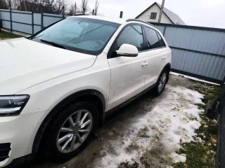 Audi Q3 2012 года, 211 л.с., пробег 275 004 км, полный привод, автоматическая коробка передач. VIN: WAUZZZ8U2CR042451. Автомобиль на ходу. Гул заднего ступичного подшипника (новый подшипник в комплекте). Имеются мелкие сколы и царапины по кузову.