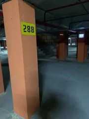 Машино-место 15,5 кв.м в Сургуте по адресу: Ханты-Мансийский автономный округ-Югра, г. Сургут, улица Университетская, дом 41/1, машино-место № 288. Кадастровый номер: 86:10:0101250:3141.