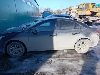 Chevrolet Kliq Cruze, 2013. Автомобиль марки/модели ШЕВРОЛЕ/CHEVROLET KLIJ CRUZE VIN:XUFJA695JD3063112, 2013 г.в., находится в залоге у АО «Кредит Европа Банк» (ИНН 7705148464, ОГРН 1037739326063).