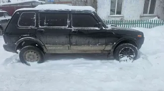 Lada 213100, 2016 год выпуска, VIN XTA213100G0179264, авто в залоге у ООО МКК "Каранга". Техническое состояние: 2016 год, 4 хозяина. Нет аккумулятора, все провода на него выведены, нужно сделать клеммы. Масло везде новое, вкруг проклеена виброй, мотор работает, коробка и раздатка в идеале. Передняя…