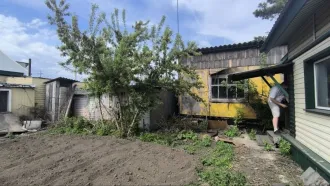 Земельный участок 607 кв.м и жилой дом 77,7 кв.м, Алтайский край, г. Рубцовск, ул. Декабристов, д. 86, назначение: жилой дом, площадь 77,7 кв.м., кадастровый номер 22:70:011111:50, земельный участок, занятый вышеуказанным зданием, вид разрешенного использования: для жилого дома, площадь 607 +/- 14…