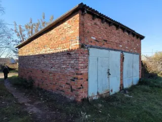 Нежилые здания 207,3, 17,3, 35,4 кв. м с земельным участком 987 кв. м, Курганская область Объекты недвижимого имущества одновременно с земельным участком по адресу: Курганская область, Звериноголовский район, с. Звериноголовское, ул. Красноармейская, д. 9а Объекты недвижимого имущества: 1) нежилое…