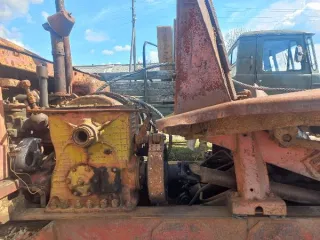 Трелевочный трактор ТДТ-55А, гос. регистрационный знак 29 АМ 0490, год выпуска 1981, VIN нет, номер двигателя 12913, номер коробки передач 34680, номер рамы 63035, номер моста 22944, мощность двигателя 95 л.с, цвет-красный, паспорт транспортного средства ВА 020775, Архангельская область…