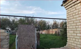 1/6 доля жилого дома 83,2 кв.м и 1/6 доля земельного участка 716 кв.м, кадастровый номер 64:20:032101:809 и кадастровый номер 64:20:032101:122, адрес: 413083, Саратовская обл, Марксовский р-н, Калининское с, Мира ул, дом № 4/1. Ограничение прав и обременение объекта недвижимости: Ограничения прав…