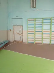 Нежилое здание 1813.4 кв.м, земельный участок 10801 кв.м. Несущие стены: железобетонные; перекрытия: железобетонные плиты; кровля: шифер по деревянным стропилам; полы: деревянные окрашенные масляной краской; проемы: оконные – двойные деревянные, дверные - деревянные филенчатые; отделочные работы…