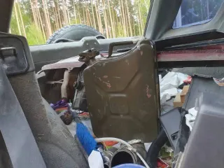 Opel Frontera 1994 года, 125 лс, 300000 км, полный привод, VIN SED53MWL4RV623256. Авто не на ходу, в крайне неудовлетворительном состоянии, отсутствуют колеса, двигатель требует капремонта и снят, кузов в ржавчине и дырах, повреждения по кузову, отсутствие деталей по кузову и внутри салона. Все…