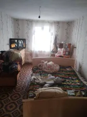 Дом 95,2 кв.м. и земельный участок 949 кв.м. в Калмыкии еще Земельный участок, площадь 949 кв.м., адрес  местонахождение : Россия, Республика Калмыкия, Яшкульский район, п. Элвг, ул. Советская, дом 10, кадастровый  условный  номер: 08:13:150101:111. Находится в совместной собственности и Здание…