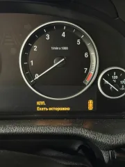 BMW X3 xDrive 28i 2017 года, черный цвет. VIN: X4XWX994800S99398, ПТС: 92ОЕ264545, госномер: О531ММ799. Произведен в России. Бензиновый двигатель объемом 1997 см³, мощность 245 л.с. (180 кВт). Экологический класс пятый. Разрешенная максимальная масса 2460 кг, масса без нагрузки 1845 кг. Техническое…