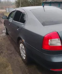 Skoda Octavia 2012 года, 102 л.с. Цвет темно-серый. VIN: XW8DA11Z7DK238539. ПТС: 40НН 408799. Государственный номер: А813ВК57. Тип двигателя: бензиновый, номер: BSE B34954. Мощность: 102 л.с. (75 кВт). Рабочий объем: 1595 куб. см. Разрешенная максимальная масса: 1880 кг. Масса без нагрузки: 1285 кг.