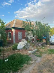 Жилой дом 54,9 кв. м и участок 879 кв. м, ст-ца Каневская, Краснодарский край. Объект № 1 - жилой дом, площадью 54,9 кв.м, КН 23:11:0603184:144, 1 этаж, расположенный по адресу: Краснодарский край, Каневской р-н, ст-ца Каневская, ул. Советская, д. 13, принадлежащий должнику на праве собственности…