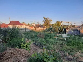 Земельный участок с кадастровым номером 64:13:001705:25 с расположенным на нем жилым зданием с кадастровым номером 64:13:001705:158, расположенный по адресу: Саратовская область, р н Ершовский, г Ершов, ул. Астраханская, д 77/1. Вид права общая долевая собственность, доля в праве:1/4