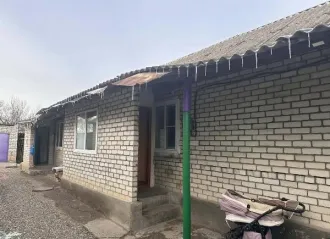 Жилой дом 52.2 кв.м и земельный участок 380 кв.м в Ставропольском крае. Дом, кадастровый номер 26:27:061302:314, одноэтажный, адрес: Ставропольский край, Советский район, г. Зеленокумск, ул. Лермонтова, д. 43. Земельный участок, кадастровый номер 26:27:061302:80, площадью 380 +/- 7 кв.м, расположен…