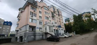 Помещение 218,2 кв.м, Калуга, ул. Космонавта Комарова, д. 38/1. Кадастровый (или условный) номер: 40:26:000338:164; тип объекта: Помещение; вид сооружения: Иное; значение: 218.20; полезная площадь (кв.м.): 218.20; год постройки: 2008. Адрес: Калужская обл., г. Калуга, ул. Космонавта Комарова, д…