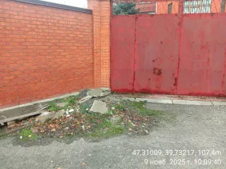 Жилой дом 636,4 кв.м, земельный участок 1332 кв.м, Ростовская область. Кадастровый номер дома: 61:02:0081301:450, кадастровый номер участка: 61:02:0080904:8. Адрес: Ростовская обл., Аксайский район, п. Щепкин, АО "Темерницкое", ул. Ньютона, 29/24.