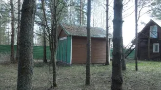 Дома для круглогодичного и сезонного проживания, хозпостройки, база «Верхняя Рыбинка», Вологодская область. Объекты недвижимости - дома для круглогодичного и сезонного проживания, хозяйственно-бытовые постройки, очистные сооружения, ограждение (забор металлический), бытовая канализация…