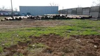 Металлическая труба длиной 10.6 м, диаметром 330 мм.