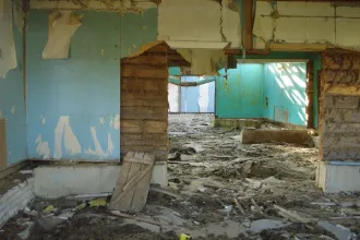 Нежилое здание 862.4 м², Тверская область. Одноэтажное деревянное здание с земельным участком. Год ввода в эксплуатацию: 1988. Количество подземных этажей: 0. Вид ограничений и обременений: нет. Общая площадь: 862.4 м². Материалы наружных стен здания: дерево. Кадастровая стоимость: 13678004.16 руб…