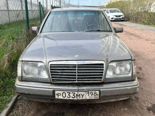 Mercedes 230E 1990 года выпуска, цвет серый, VIN: WDB1240231B182077