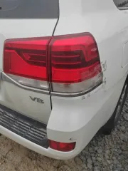 Toyota Land Cruiser 200, 2019 г.в., 249 л.с., 260000 км, полный привод, АКПП, VIN JTMCV05J904274063, гн. Х999СВ86. Автомобиль имеет сколы, вмятины, царапины, повреждения лакокрасочного покрытия и другие дефекты, КЛЮЧИ ОТСУТСТВУЮТ, ДВС не запускался, диагностика технического состояния не проводилась.