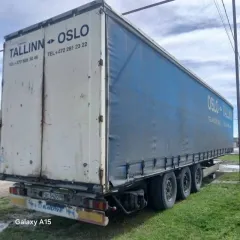 Полуприцеп KRONE SDP27, 2005 года выпуска, VIN: WKESDP2705123774. Сведения об арестах отсутствуют, так как сайт ГИБДД не работает. Бремя снятия арестов ложится на покупателя.