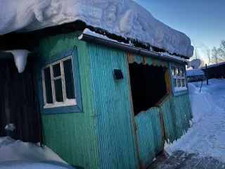 Доля квартиры 39,5 м² и участка 1566 м² в Архангельской области. 1/2 доля в праве на жилое помещение по адресу: Архангельская область, Ленский район, пос. Урдома, ул. Центральная, д. 18, кв. 1 (кадастровый номер 29:09:010114:630, общая площадь 39,5 м²). Земельный участок общей площадью 1566 м² с…