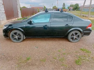 OPEL Astra черный, 2012 год. Идентификационный номер VIN: XWF0AHL69D0005966, номер кузова: W0L0AHL69DG035715, цвет кузова: черный, мощность двигателя: 116 л.с., тип коробки передач: механическая, ПТС: серия 78 ХА №527825. Техническое состояние: со слов должника автомобиль на ходу, но у т/с старый…
