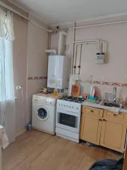 1/4 доля в праве на жилое помещение, площадь: 68,9 кв.м, кадастровый номер: 48:19:6130107:115, адрес  местонахождение : 399770, Липецкая обл, Елец г, Октябрьская ул, дом № 84, квартира 18