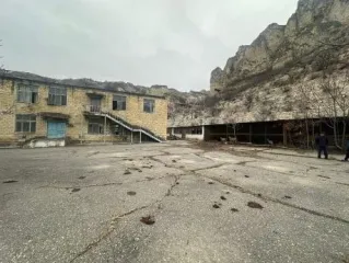 Нежилое здание 1071,33 кв.м, участок 22000 кв.м, Дагестан Кадастровый номер здания 05:35:000002:1861, земельного участка 05:35:000002:1186 Имущество расположено по адресу: РФ, Республика Дагестан, Унцукульский район, с. Унцукуль.