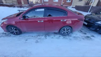Kia Rio 2018 Kia Rio, 2018 года, 123 лс, 196814 км, АКПП Автомобиль марки Kia Rio, 2018 года выпуска, VIN - Z94C341BBJR072775, ГРЗ - С084ОА72. Учтено техническое состояние: имеются коррозийные повреждения, с левой стороны разбит передний бампер. Требуется химчистка салона.