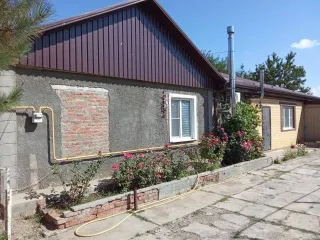 Продается 1/2 доля квартиры и 1/2 доля земельного участка в Ростовской области. Объекты расположены по адресу: Россия, Ростовская область, Ремонтненский район, село Ремонтное, улица Ленинская, дом 206, квартира 1. Земельный участок площадью 1040 кв.м., кадастровый номер 61:32:0010106:90. Жилое…