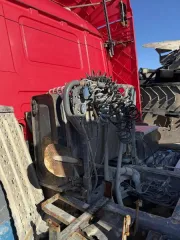 Scania 2012 грузовой тягач седельный Skania, 2012 года выпуска, цвет - красный, VIN XLEP6X40005287995, государственный номер К200РС29, повреждения на задних и передних крыльях, повреждение левого дополнительного зеркала заднего вида. (на стоимость сложившуюся по итогам аукциона, будет начислен НДС…