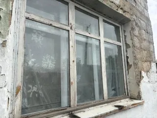 Квартира 27,6 кв.м, Шилкинский район, Забайкальский край. Квартира, назначение: жилое, этаж 1, площадь 27,6 кв.м., к/н 75:24:240211:172, по адресу: Забайкальский край, р-н. Шилкинский, г. Шилка, ул. Чкалова, д. 9б, кв. 10. Входная дверь деревянная обшита материалам эко - кожа цвет коричневый в…