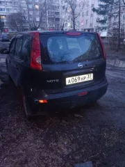 Nissan Note 2007 года, VIN SJNFCAE11U1200989. Не работает стеклоподъемник водительской двери. Нет заднего левого колеса, стоит докатка. Диски на остальных колесах деформированы, постоянно спускают колеса. Колеса спущены. Подтраивает двигатель. Подпинывает коробка. Нет заднего дворника. Не работает…