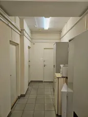Нежилое помещение 361 кв.м, 11/250 доли на ЗУ 10 810 кв.м, Ленинградская обл., Кингисепп. Нежилое помещение - 361,0 кв. м с учетом неотделимых улучшений (23 поз.), помещения № 1-24 первого этажа (вход № 6) незавершенного строительством двухэтажного кирпичного здания общественного центра, 11/250…
