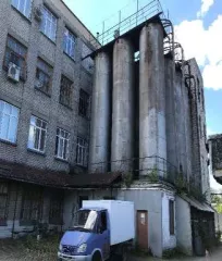 Земельный участок с кад. №52:15:0080201:16 площадь 13 084,60 кв. м, адрес: Нижегородская обл., Городецкий р-н, г. Городец, ул. Республиканская, участок 88. Здание гаража, нежилое, 1 этаж, площадь 212,7 кв. м, инв. №14043, лит. М, кад. №52:15:0080201:307. Главное производственное здание Хлебозавода…