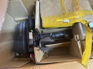 Звездочка велосипедная, 3 грузовых места. Металлическая форма для выпечки кексов, арт. КН-1361. Металлическая складная полка, арт. НК-3913. Запчасти для автомобиля: корпус заднего багажника пластмассовый, артикул K001-1027434-9. Мини-вафельница, арт. 070, вес брутто, 16 грузовых мест. Фара…