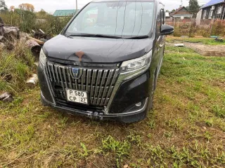 Toyota Esquire 2017 года, 137 л.с., гибрид. Номер кузова ZWR80-0297021.