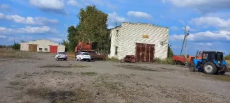 Здание комбайного бокса Здание комбайного бокса площадью 553,3 кв.м, кадастровый номер 73:07:070804:671, расположенное по адресу: Ульяновская область, Майнский район, с.Загоскино, ул.Колхозная, расположенное на земельном участке с кадастровым номером 73:07:070804:709, площадью 552 кв.м, категория…