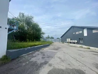 Автосервис и мойка 8777 кв. м Хабаровский край 6/8 долей в недвижимом имуществе: Автосервис, кадастровый номер 27:23:0050507:127 площадь 459,70 кв. м; Автомобильная мойка, кадастровый номер 27:23:0050507:128 площадь 414,30 кв. м; Земельный участок, кадастровый номер 27:23:0050507:138 площадь 3…