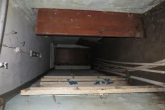 Нежилое помещение 584.8 кв.м по адресу: г. Таганрог, ул. Осипенко, 51. Назначение: нежилое, литер п/А, комнаты: 1-24, 5а, 6а, 6б, 16а, 26-28, этаж: подвал № 1. Кадастровый номер: 61:58:0003277:1199. Вид ограничений и обременений: согласно информационному извещению.