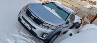 Kia Sorento, 2013. Автомобиль «Киа Соренто», г.р.з. Р474ТС11, 2013 г.в., VIN: XWEKU811DD0012665. Установлено детское кресло, имеется брелок автомобиля. Техническое состояние не проверялось, крышку капота поднять не удалось, в связи с заеданием. Наличие ПТС и СРТС не установлено (11-008657-1)…