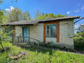 Нежилое здание площадью 88,5 кв. м и земельный участок площадью 867+/-10 кв.м. по адресу: Нижегородская область, г. Арзамас, микрорайон Кирилловский, линия 17-я, д. 1. Кадастровые номера: 52:40:0404001:2993 (здание), 52:40:0404001:2633 (земельный участок). Назначение здания: нежилое, 1 этаж…